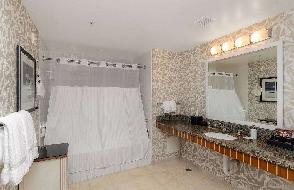 Room, 2 Queen Beds, Mobility Accessible (Courtyard, Roll-In Shower)