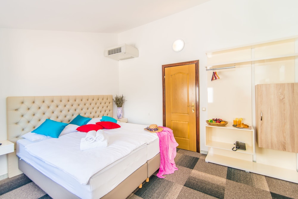 Double Room, Balcony, Sea View photo 2