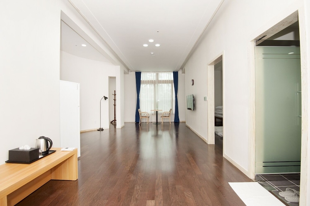 22 Py Korean Room