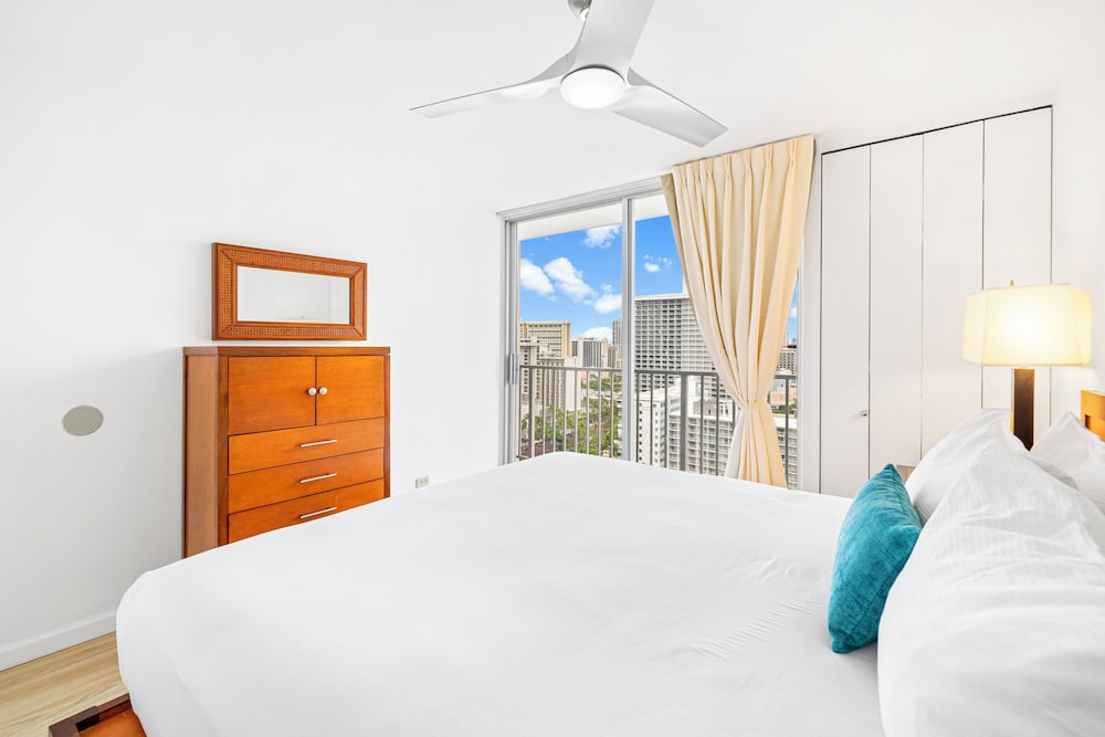 Pacific Monarch - 1 BR - Ocean & City Views: Romantic Suite, 1 Bedroom, Balcony, Ocean View (0103) photo