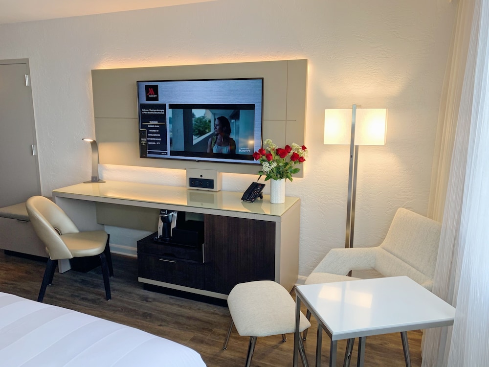 Room, 1 King Bed - Photo 3