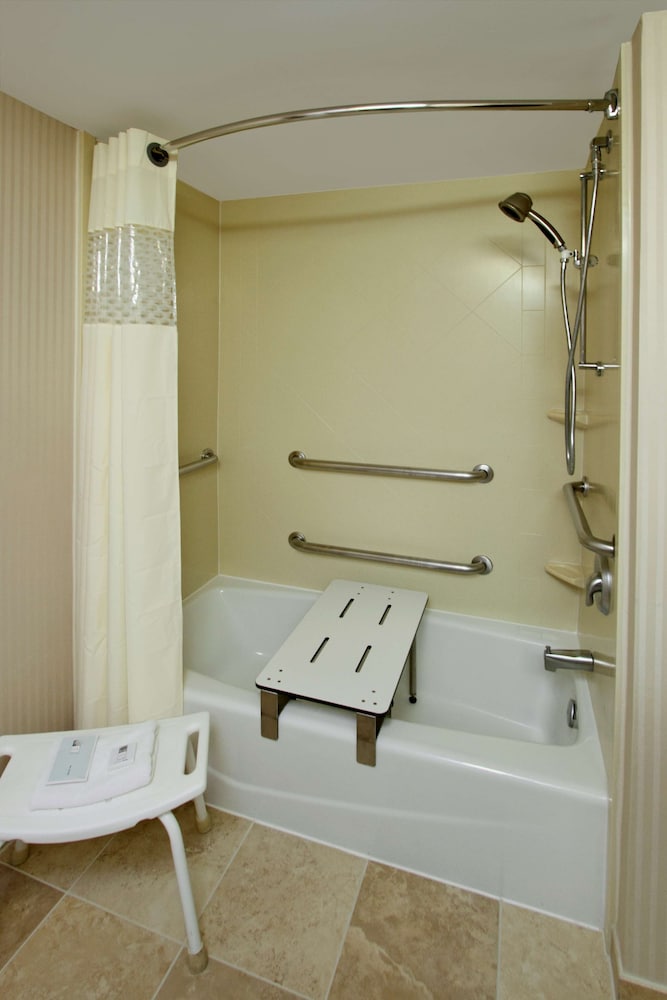 Room, 1 King Bed, Accessible, Non Smoking thumbnail 6