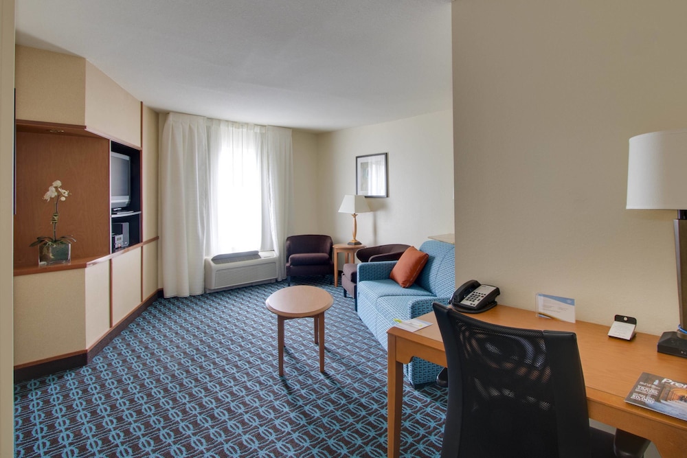 Suite, 1 Bedroom - Photo 2