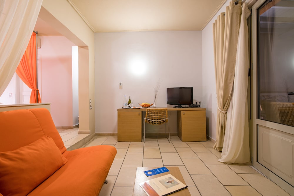 Junior Suite, Jetted Tub - Photo 7