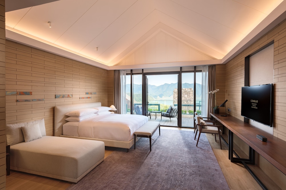 Luxury Villa, Multiple Beds