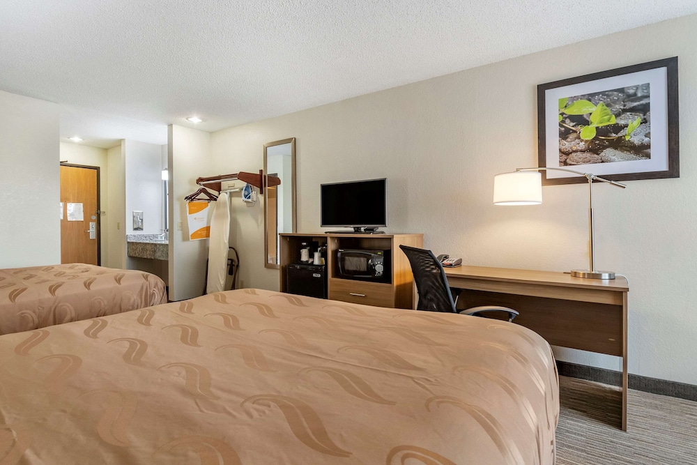 Standard Room, 2 Queen Beds, Non Smoking - Photo 2