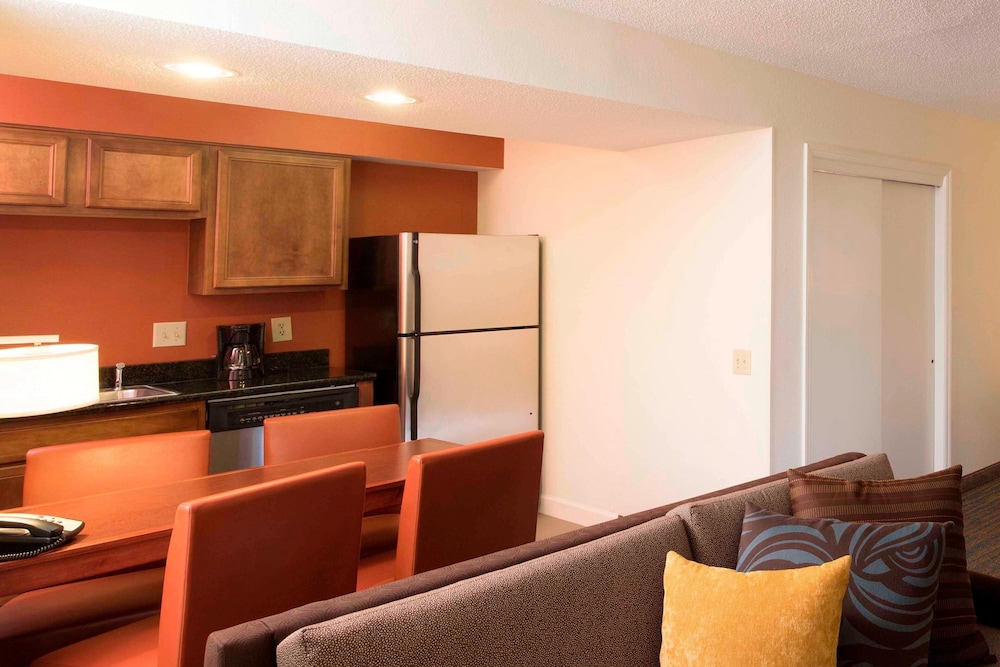 Suite, 2 Bedrooms - Photo 5