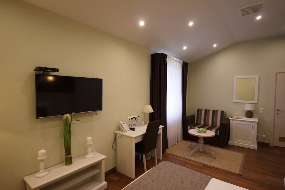 Superior Double Room, 1 Queen Bed, Non Smoking photo 3