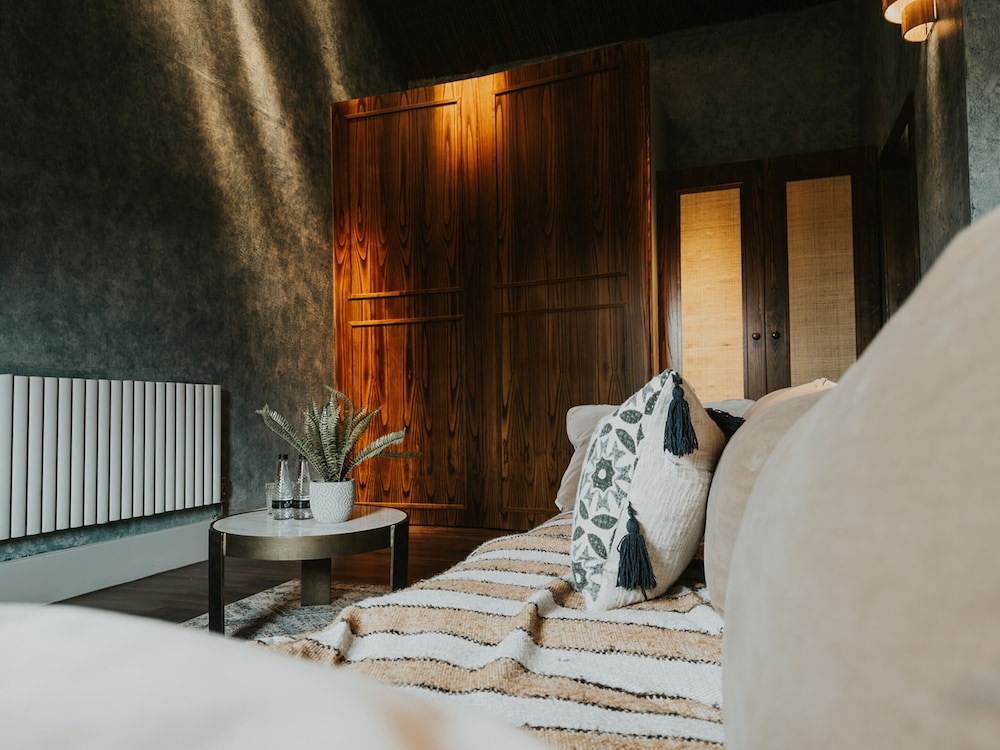 Courtyard Suite with Hot Tub photo 3