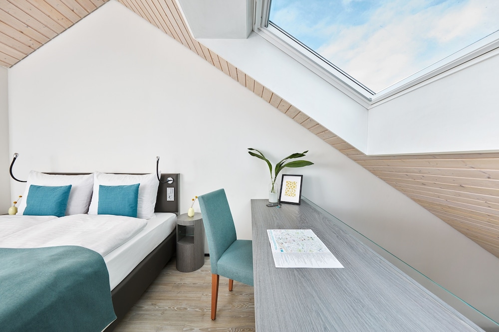 Business Duplex - Photo 1