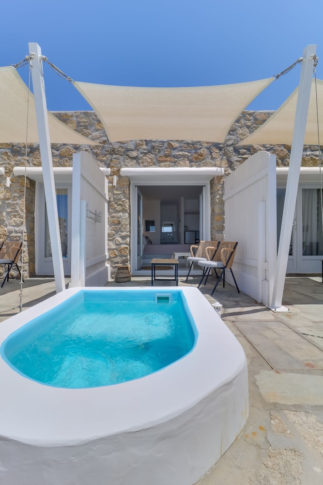 Suite, Jetted Tub, Sea View (Outdoor) photo 2