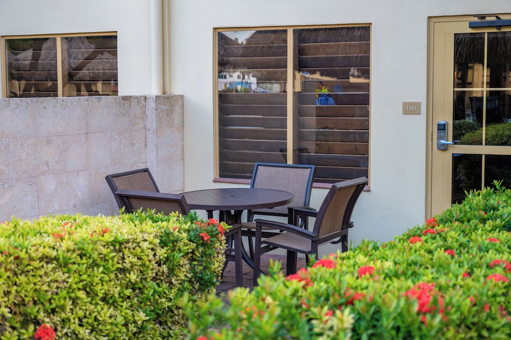 One Bedroom Deluxe 1 King