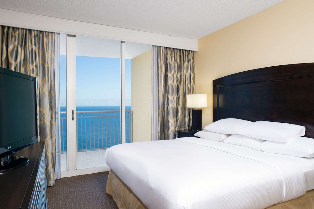 Suite, Multiple Beds, Accessible, Bathtub - Photo 1