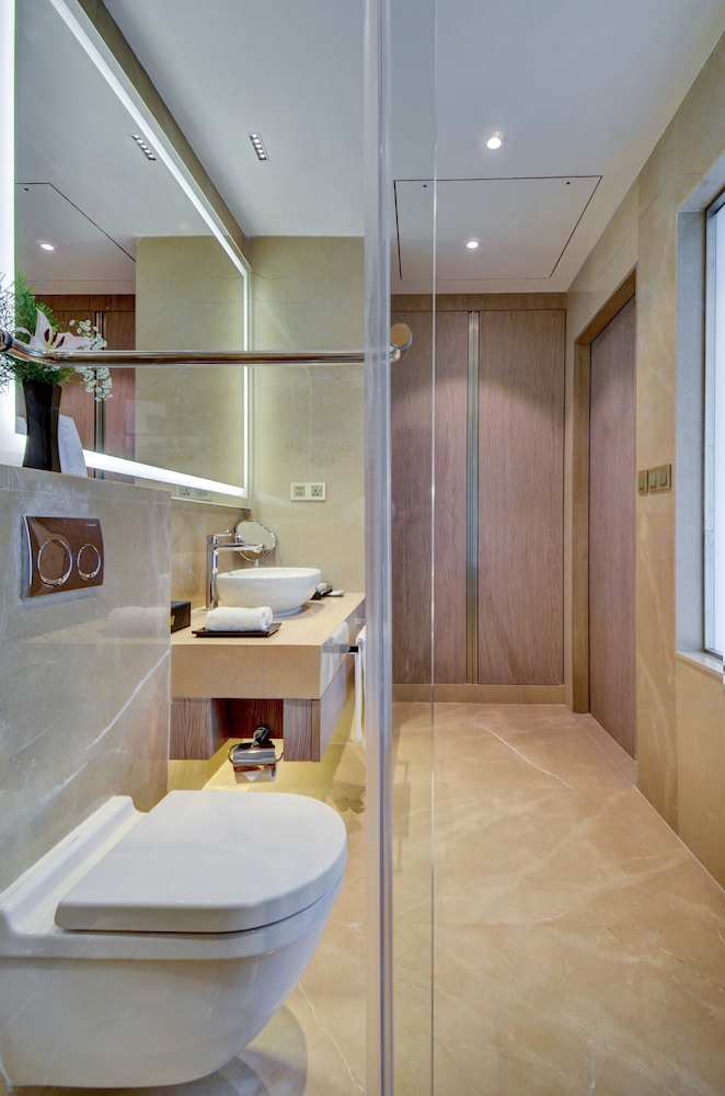 Suite, City View - Photo 5