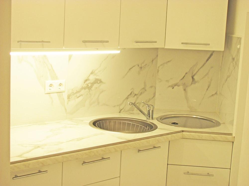 City Twin Room, Private Bathroom, City View (5) photo 3