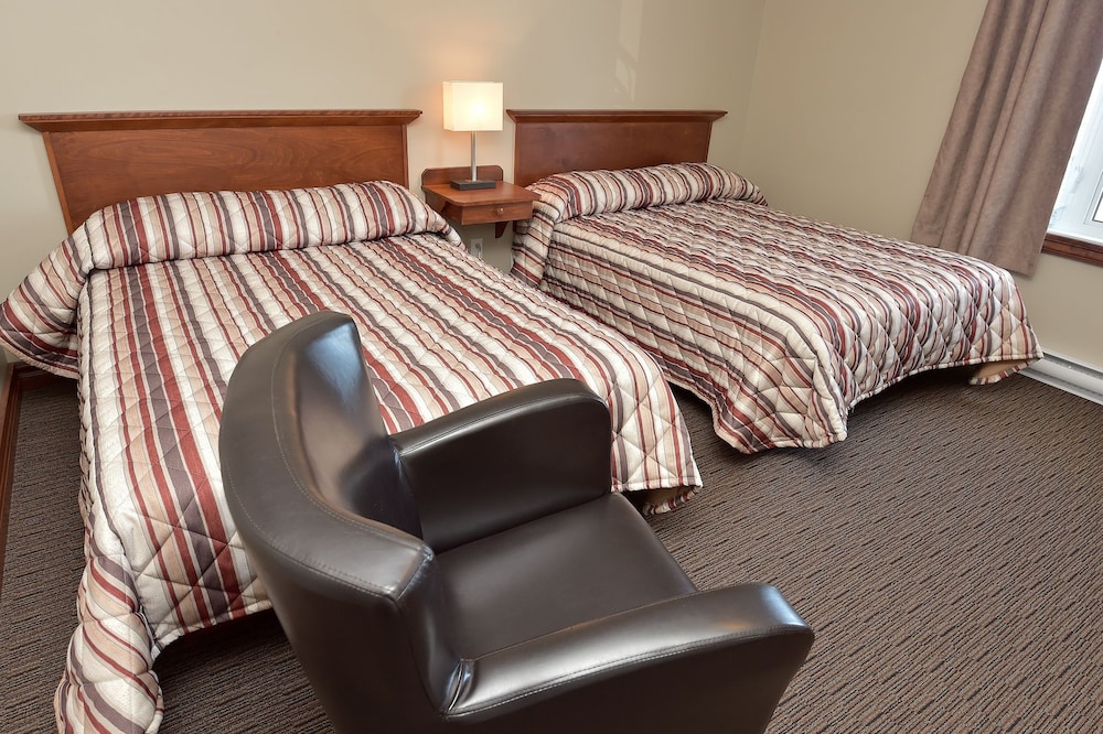 Standard Room, 2 Double Beds, Mountain View photo 1