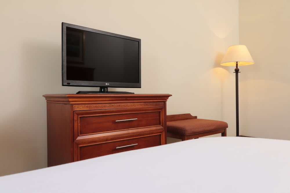Standard Room, 2 Queen Beds - Photo 11