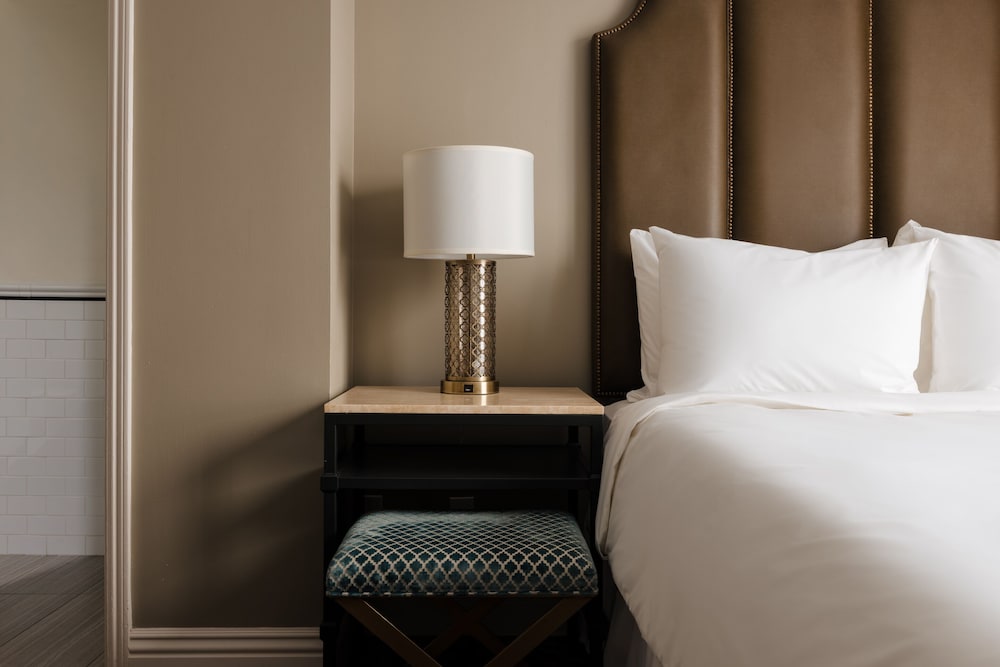 Deluxe Room, 1 Queen Bed - Photo 9