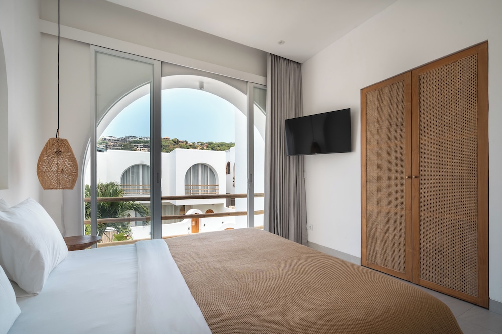 Deluxe Villa, 2 Bedrooms, Balcony, Pool View photo 2