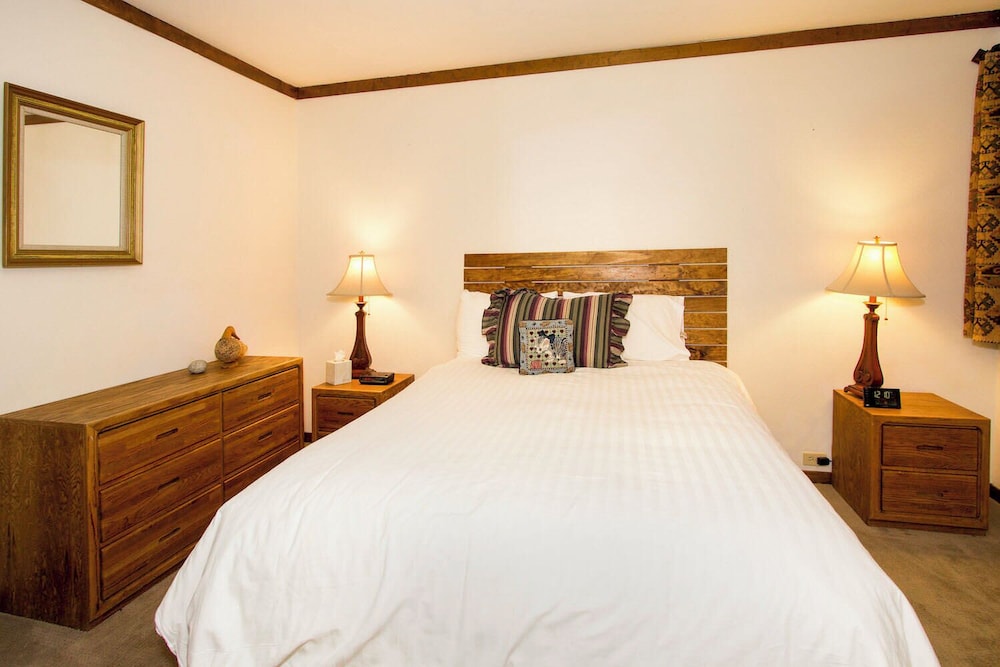 Condo, Multiple Beds, Patio, Mountain View (Mammoth Point #129)