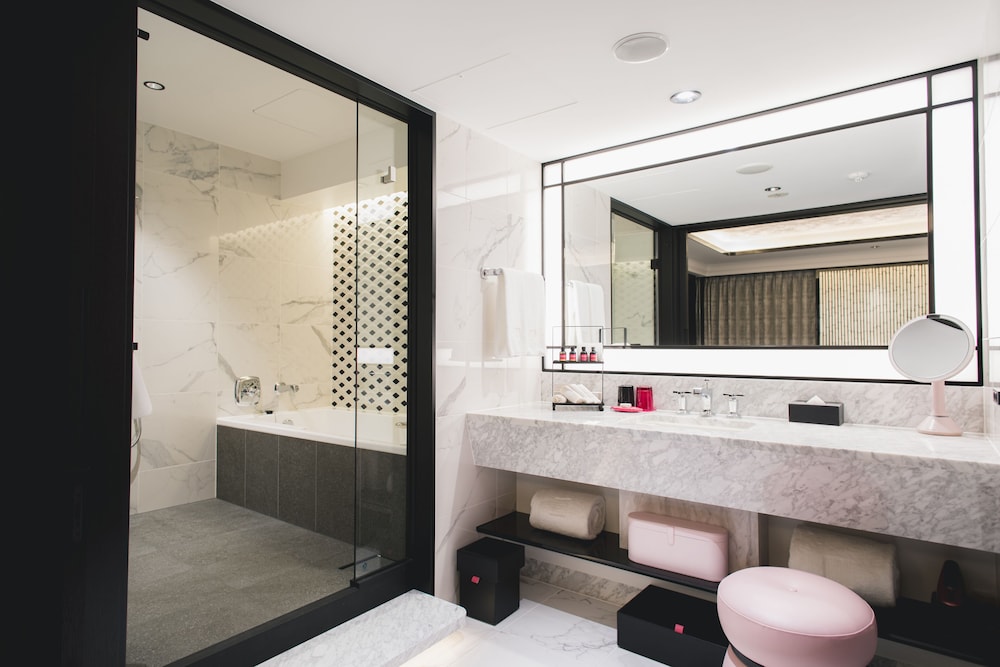 Suite (Lounge Access) - Photo 11