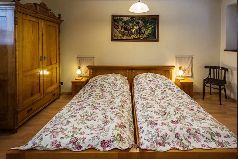 Double Room, Multiple Beds, Non Smoking photo 3