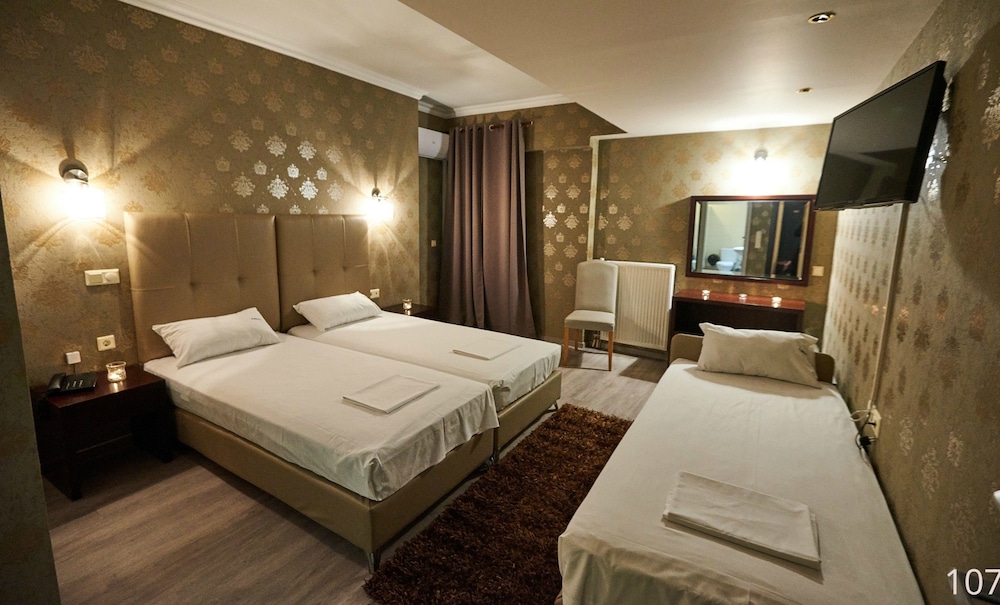 Deluxe Triple Room photo 2
