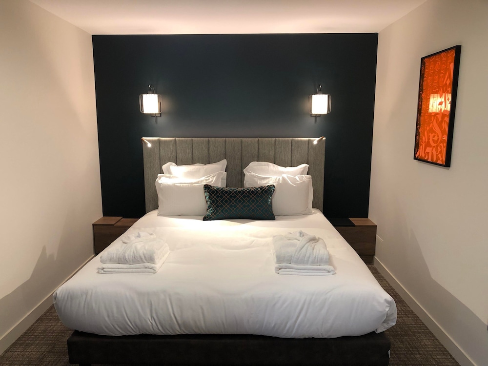 Executive Room, 1 King Bed, Non Smoking, Bathtub - Photo 1