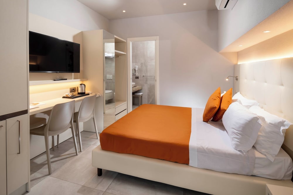 Deluxe Room, 1 King Bed, Terrace, Partial Sea View