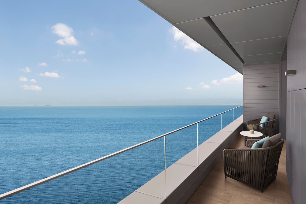 Executive Panoramic Sea, Executive lounge access, Guest room, 1 King, Balcony thumbnail 5