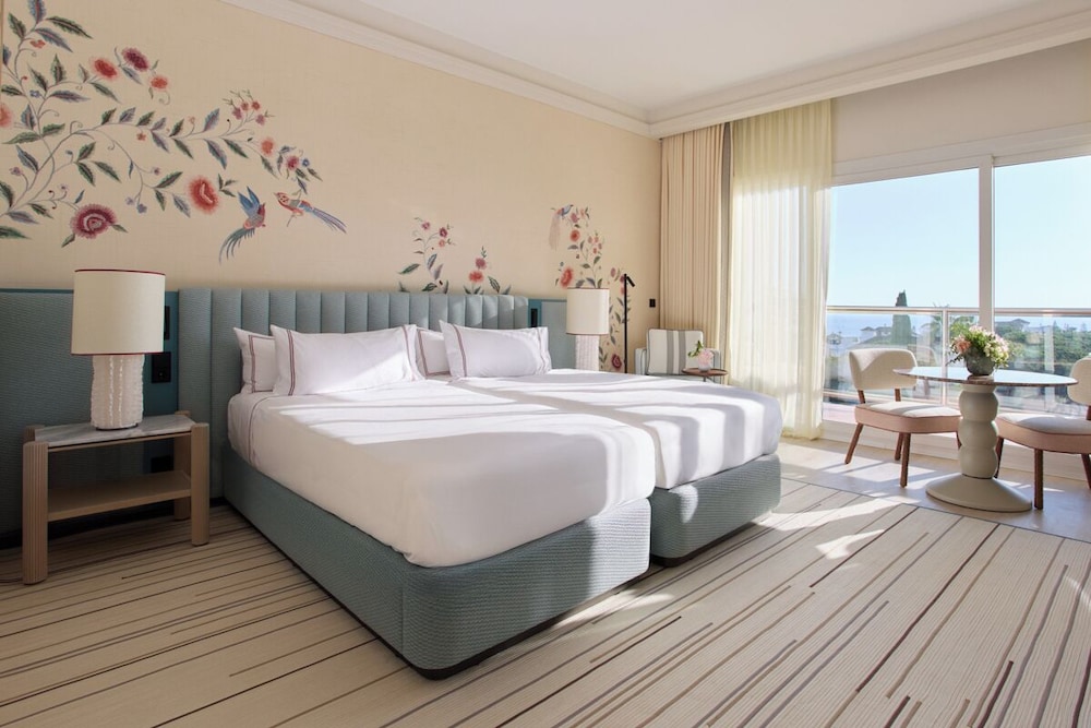 Premium Room (2 Adults + 1 Child)