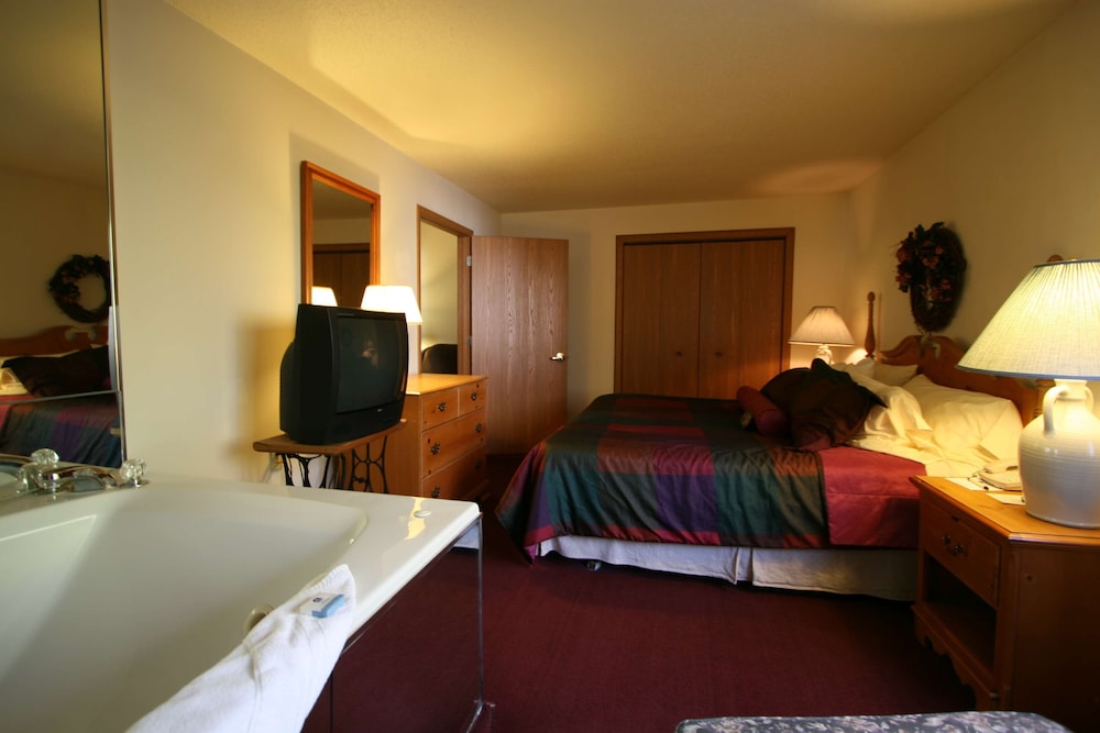 Suite, 1 King Bed, Non Smoking, Jetted Tub (with Sofabed)