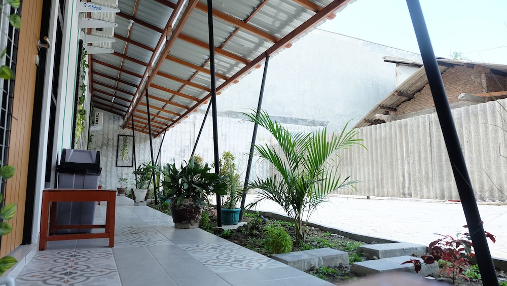 Standard Double Room - Photo 9