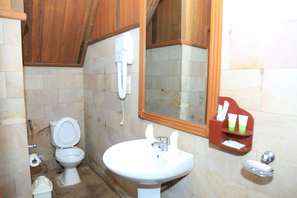 Basic Double Room, 1 Queen Bed, Garden View photo 2