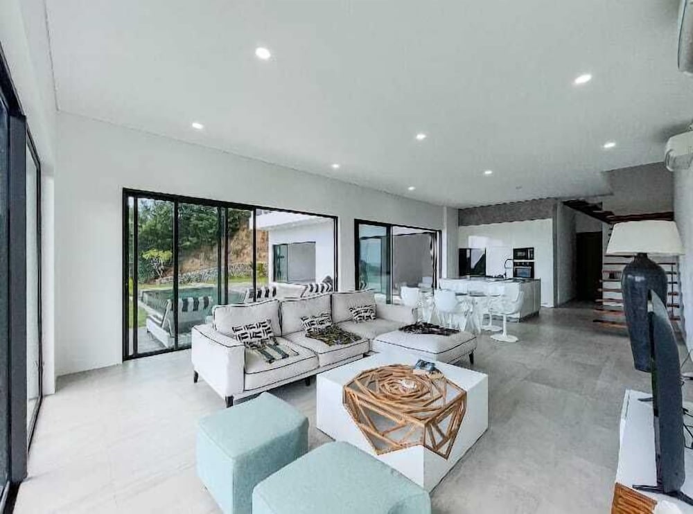 Luxury Villa, 3 Bedrooms, Sea View photo 3