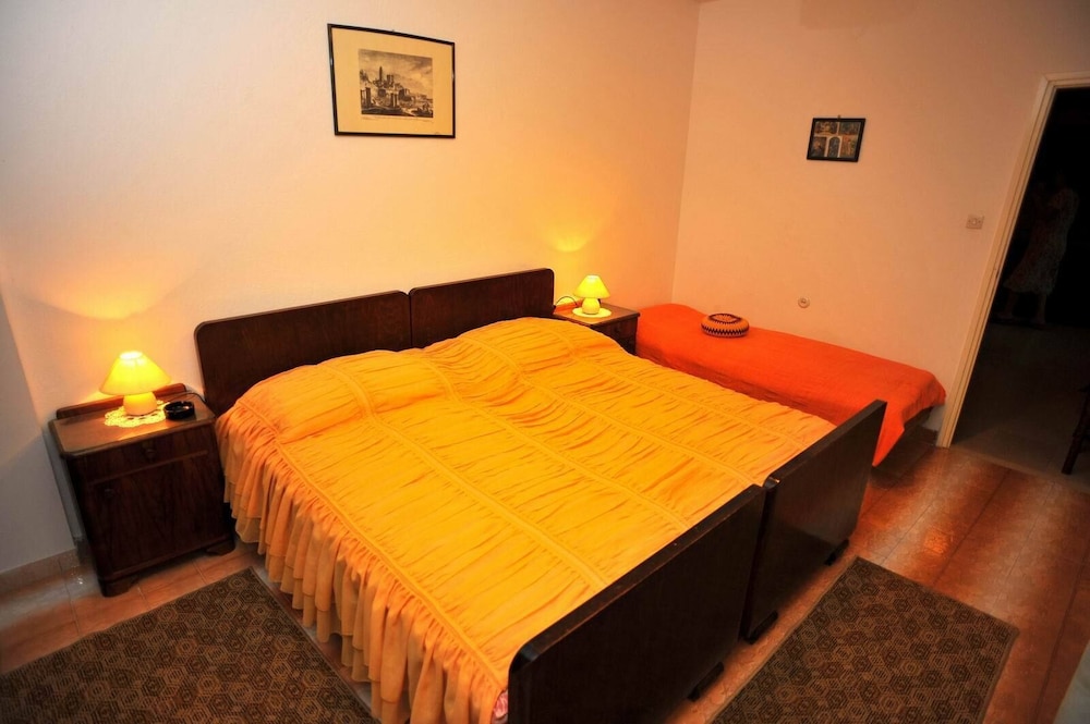 Apartment (Piv - 10 m from beach - A1(6)) photo 1