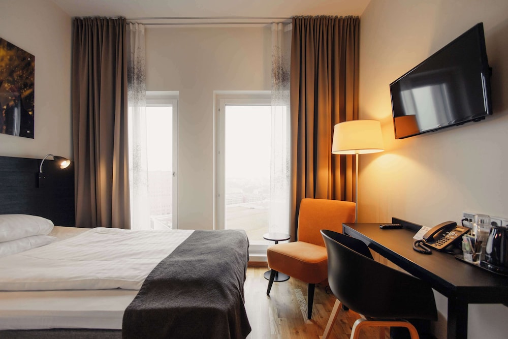 Economy Room, 1 Twin Bed, Non Smoking (Walk-in Shower)