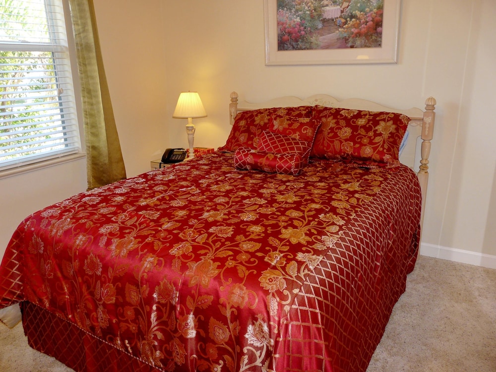 House, Multiple Beds (Peaceful home with pool and steps to ) photo 1
