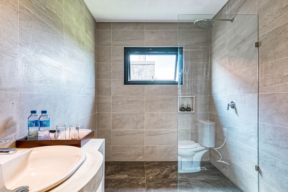 Luxury Suite - Photo 4