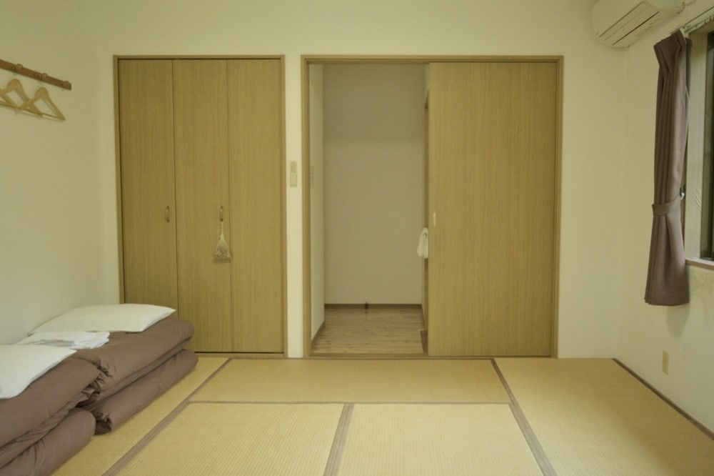 Large Japanese Style Room photo 1