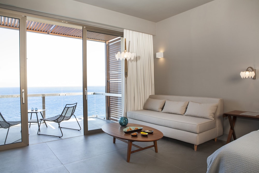 Deep Blue Bungalow Suite, Waterfront