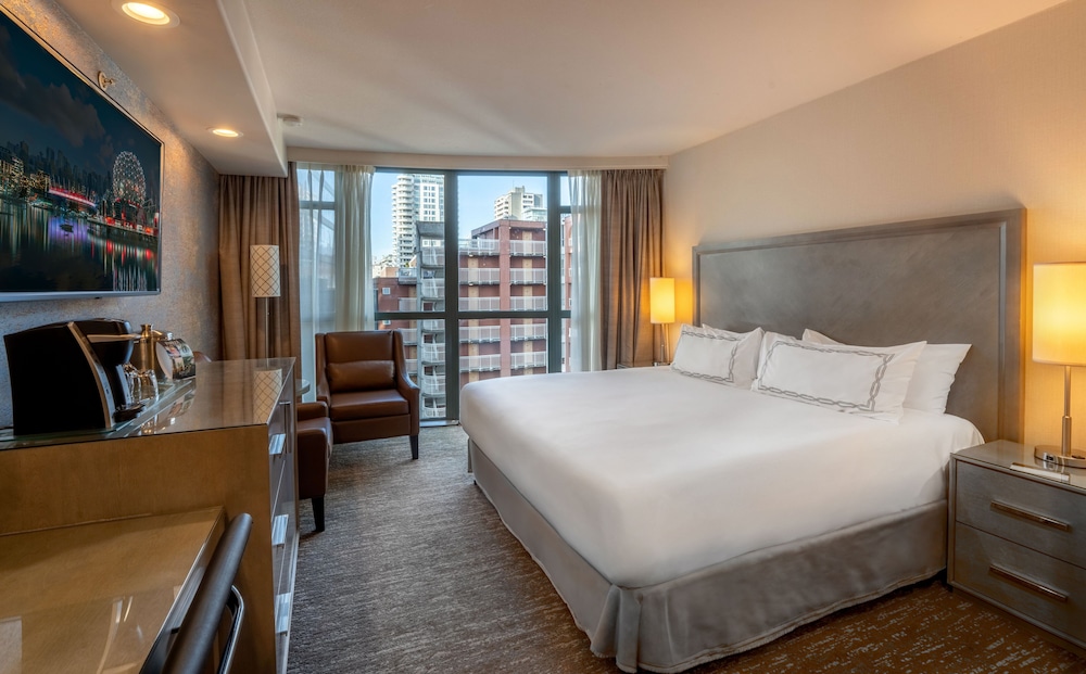 Deluxe Room, 1 King Bed - Photo 1