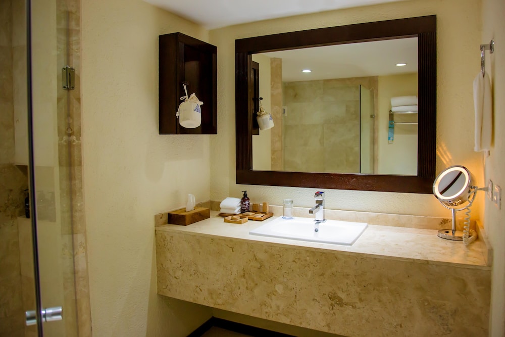 One Bedroom Plus 2 Baths All Inclusive