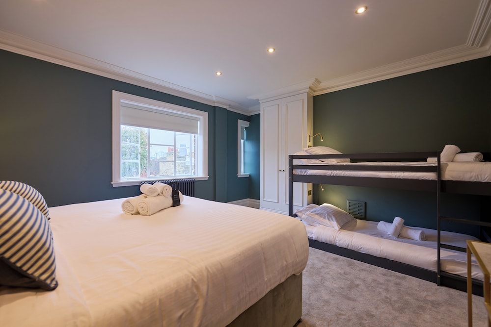 Family Quadruple Room photo 1