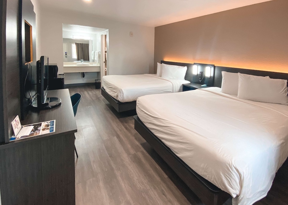 Standard Room, 2 Double Beds, Non Smoking, Refrigerator