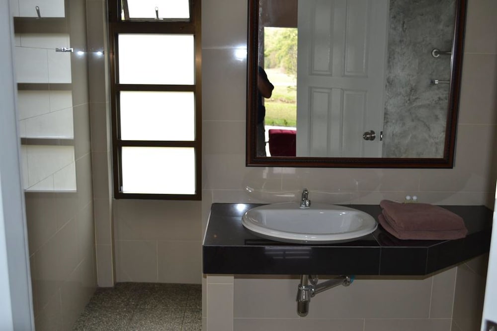 6 Bedrooms House - Palmfah Building photo 2