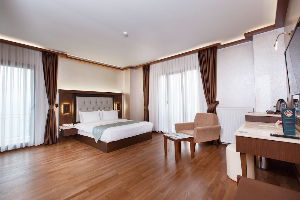 Two Connecting Double Rooms (Basement Floor)