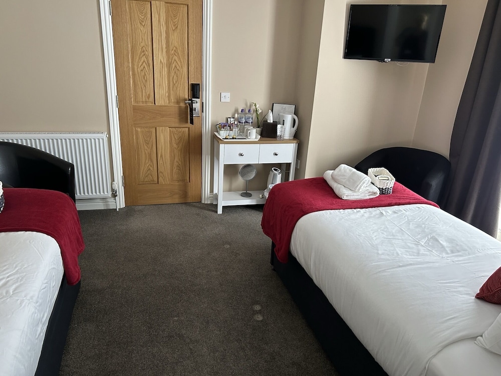 Deluxe Double or Twin Room, Ensuite - Photo 5