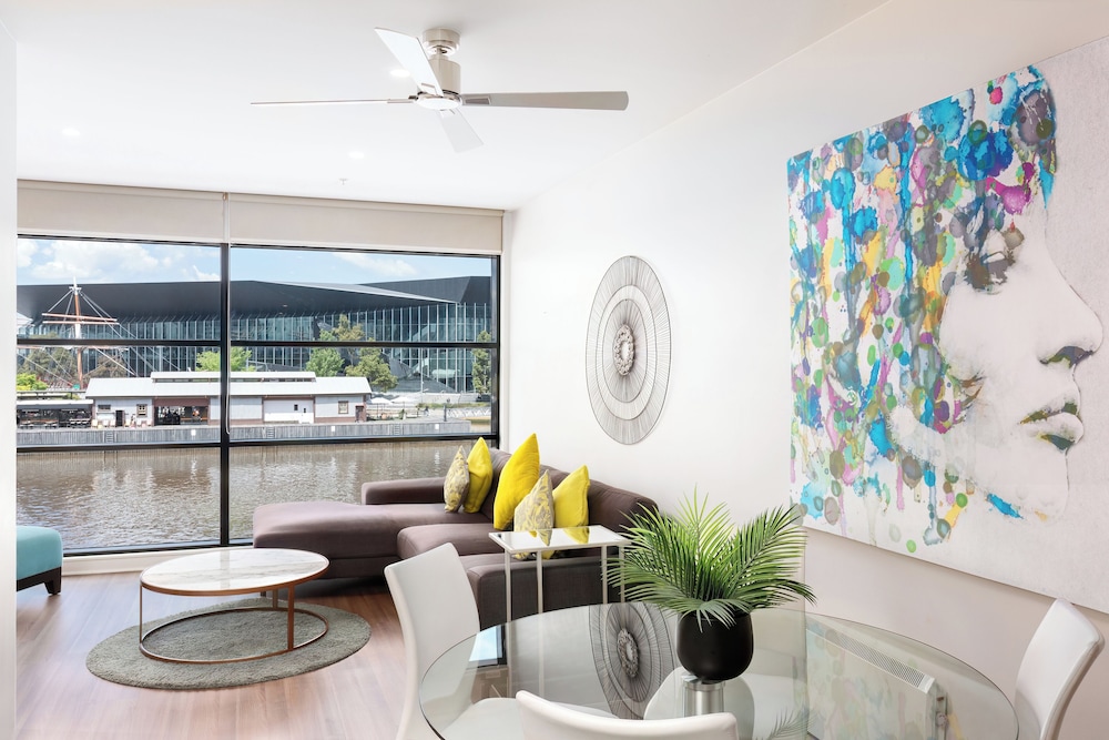 2 Bedroom 1 Bath Deluxe Apartment photo 3