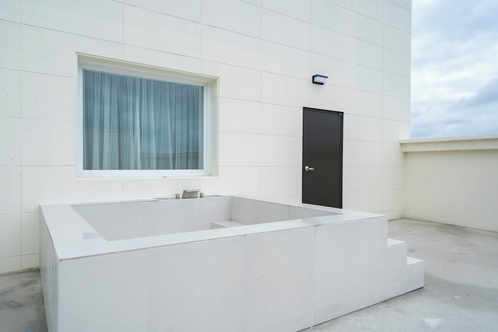 Penthouse-Basic occupancy: 2 people. Additional person(including infants) 10,000 KRW on site